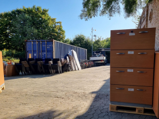 Stuehle-und-Fahrraeder